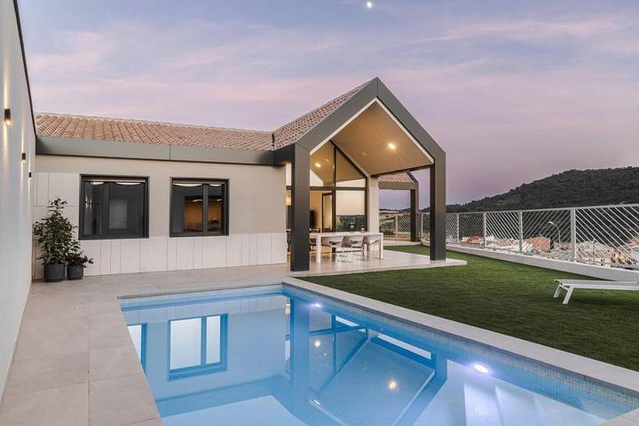 Casa rural para 6 personas, con Balcón y Terraza además de Jardín y Piscina en Cañizares - 3