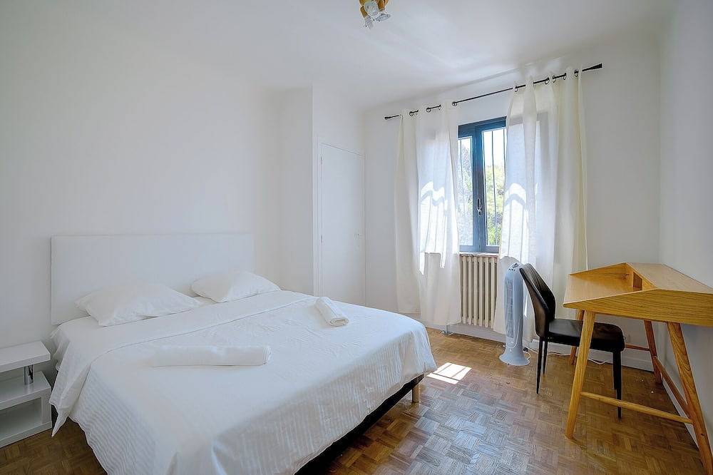 Stylish air-conditioned villa in a privileged area of Biot just minutes from sea in Biot, Région de Cannes