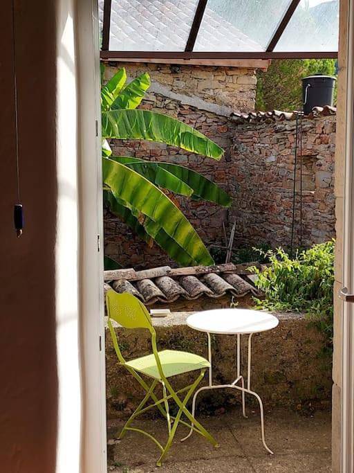 Gîte pour 2 personnes, avec vue ainsi que balcon et jardin, animaux acceptés à Vesseaux - 4