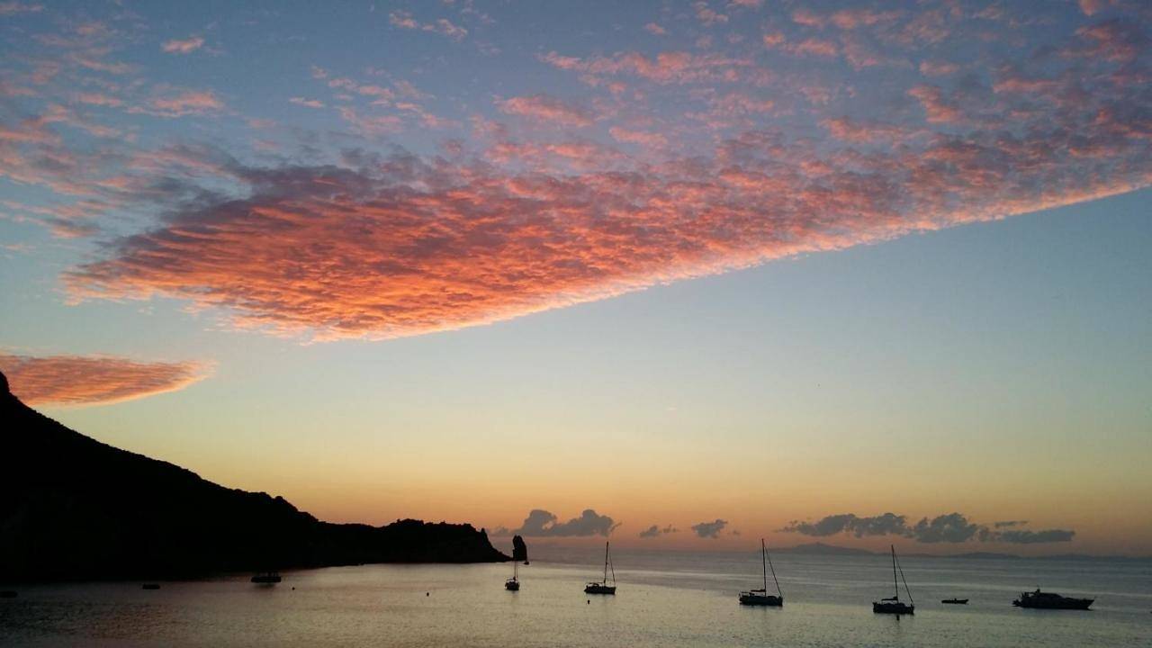Double Room with Side Sea View in Isola del Giglio