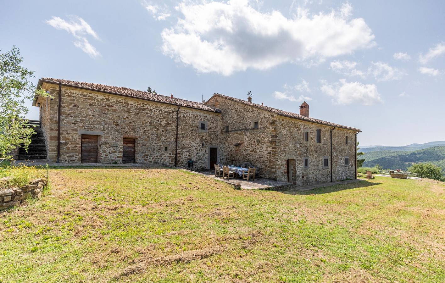 Accogliente appartamento con piscina, parcheggio, giardino e internet in Anghiari, Valtiberina