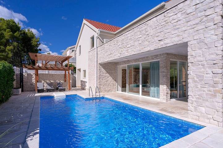 Dom wakacyjny dla 10 osób, z jacuzzi i sauna w Jelsa