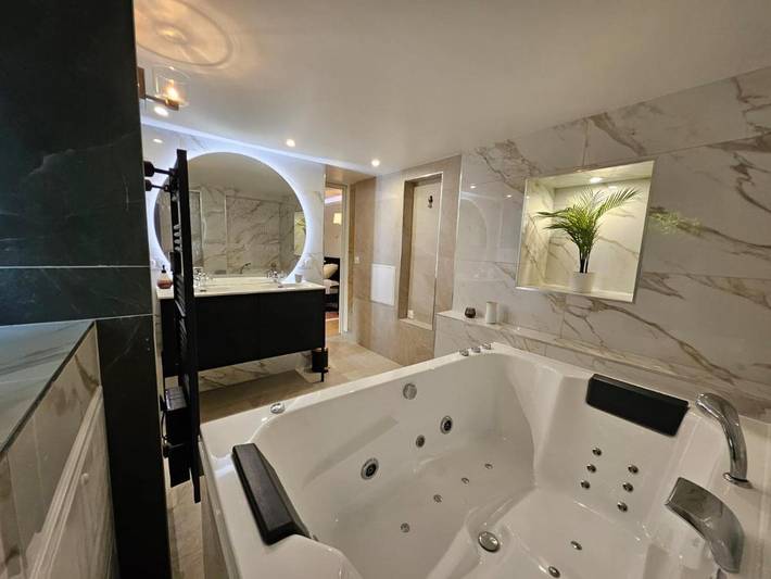 Location de vacances pour 6 personnes, avec jardin et vue, animaux acceptés à Latouille-Lentillac - 2