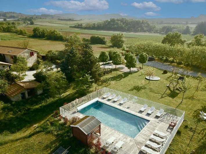 Chambre d’hôte pour 4 personnes, avec Terrasse et Jardin ainsi que Piscine et Vue à Peyrins