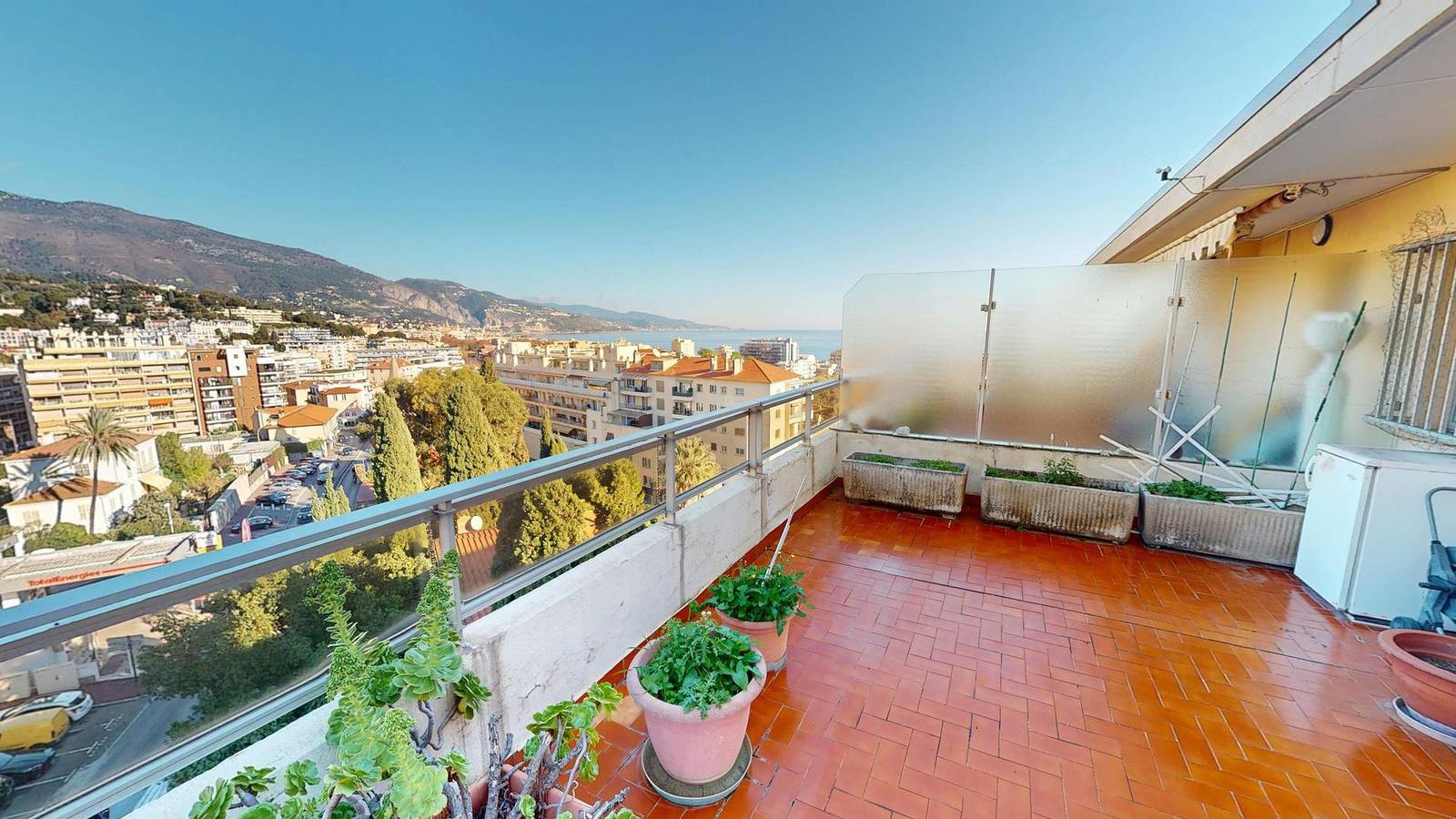 Appartement de vacances entier, Agréable 2P plein centre en dernier étage avec immense terrasse et parking en sous-sol - 114Fdm in Roquebrune-Cap-Martin, Région de Nice