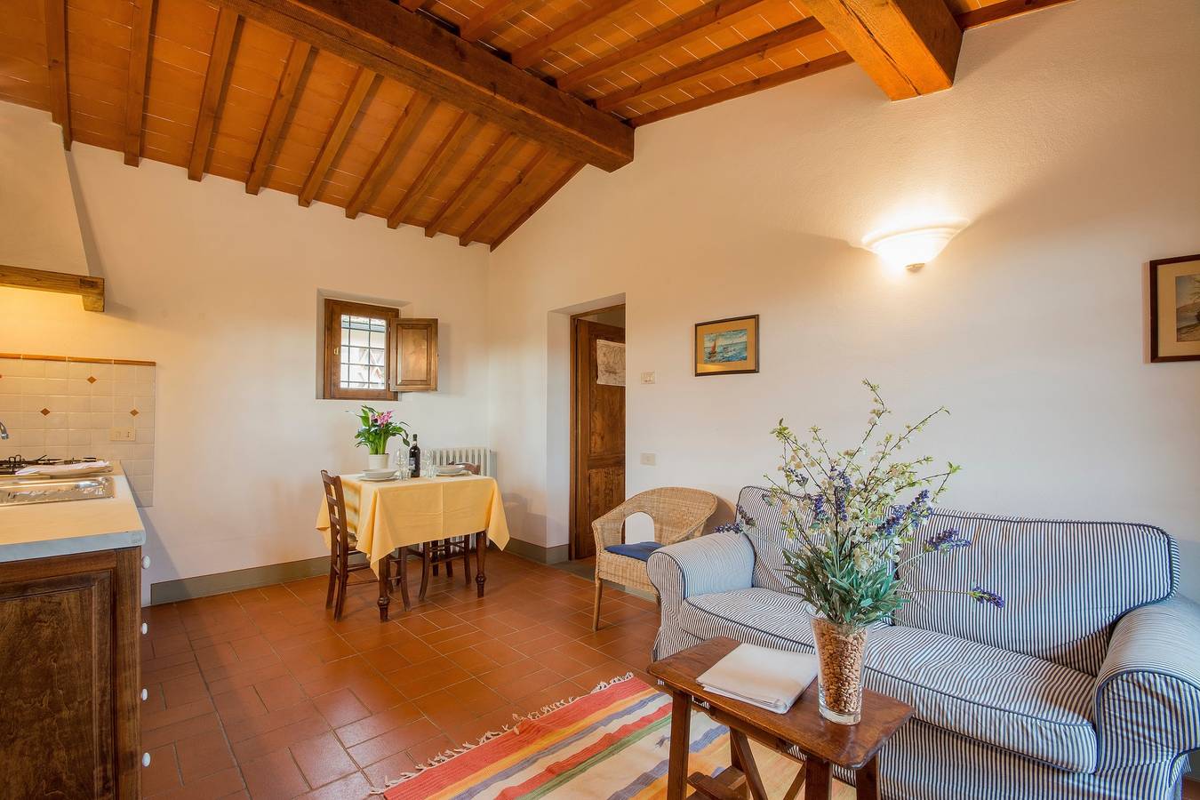 Entire apartment, Holiday Home 'Arco' with Shared Pool, Wi-Fi and Air Conditioning in Bagno a Ripoli, Florence Province