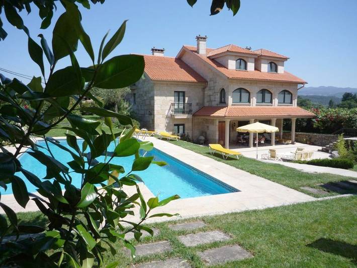 Casa rural para 3 personas, con Terraza además de Jardín y Piscina en Puenteareas