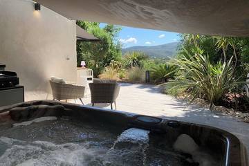 Gîte pour 4 personnes, avec jacuzzi à Cuges-les-Pins