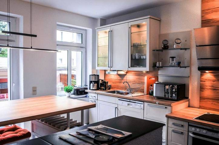 Ferienwohnung für 10 Personen, mit Balkon und Terrasse sowie Garten und Ausblick in Halle
