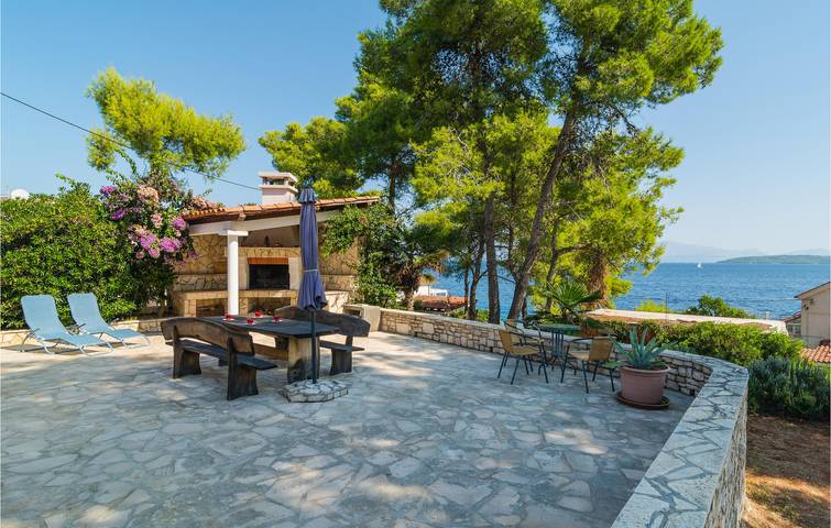 Apartment am Meer in Stomorska mit Terrasse und moderner Ausstattung in Stomorska, Solta