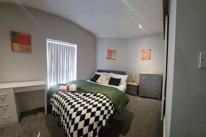 Cozy Ensuite Room w/ Kitchen Access – Heart of Liverpool in Liverpool, Merseyside