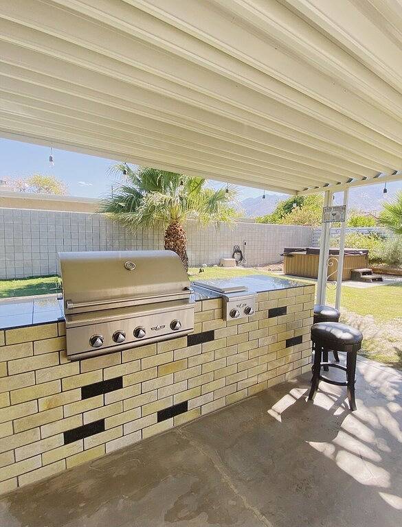 Endless Summer-Elegant 3 Bedroom Home With Pool in Palm Springs, Coachella Valley