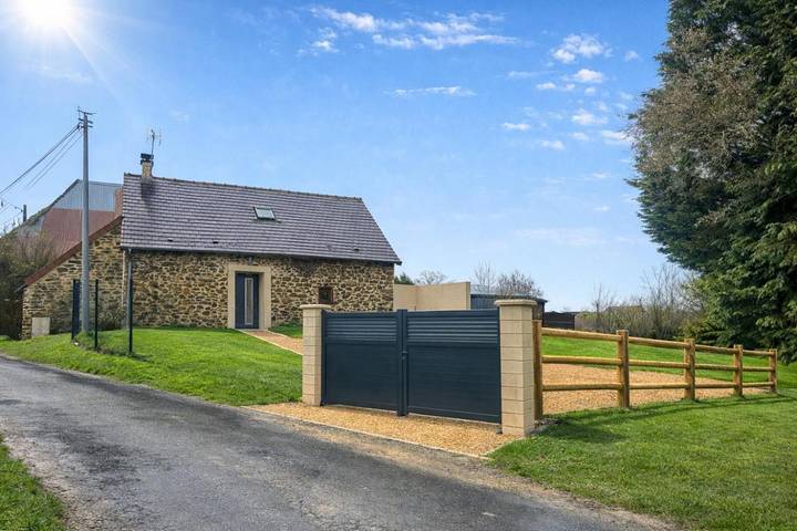 Location de vacances pour 6 personnes, avec vue et jardin à Troche