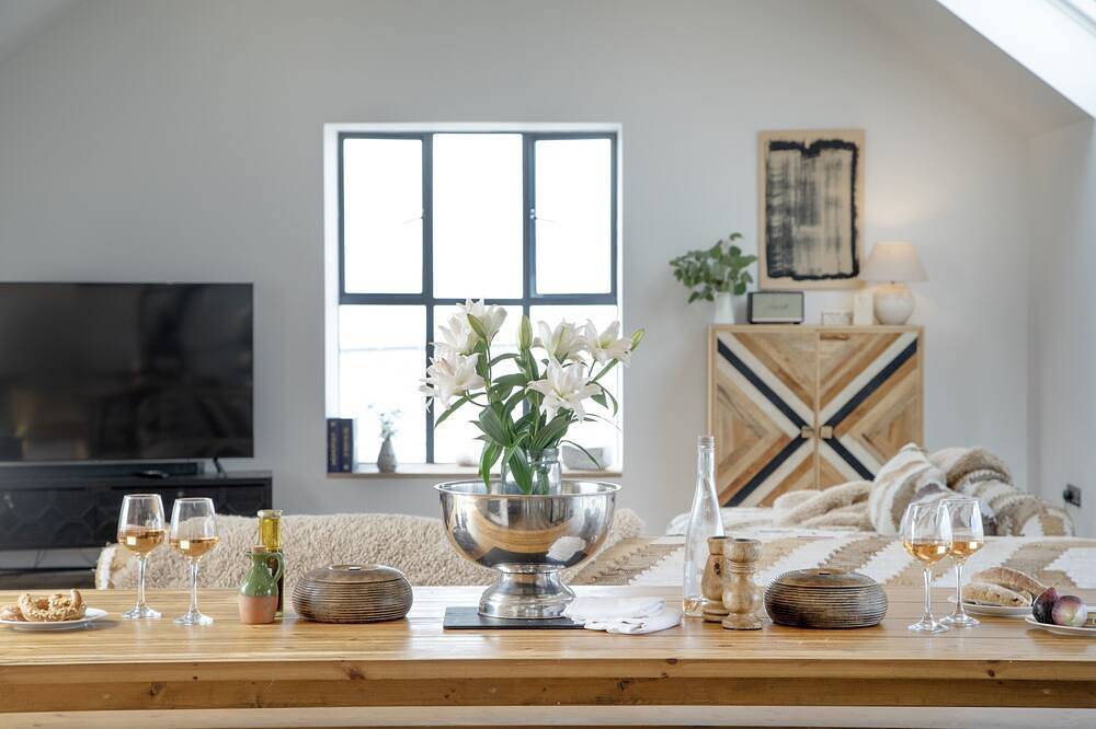 Berry Barn is a tranquil haven nestled in an Area of Outstanding Natural Beauty in Hartland, Hartland Devon Heritage Coast