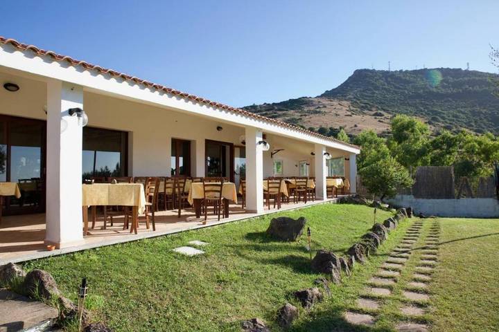 Chambre d’hôte pour 3 personnes, avec vue et piscine ainsi que bassin pour enfant et jardin, animaux acceptés à Castelsardo - 2