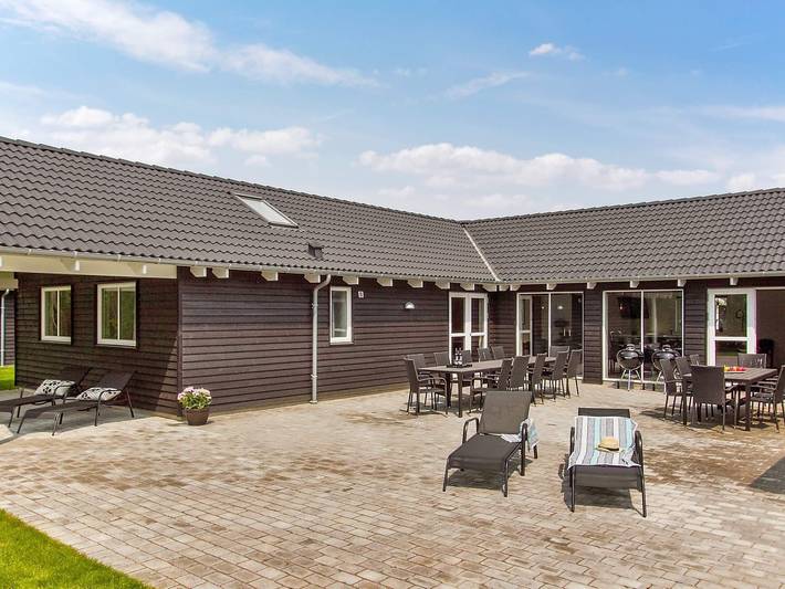 Ferienhaus für 24 Personen, mit Sauna und Pool sowie Terrasse, kinderfreundlich an der Schlei-Ostsee