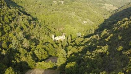 Gîte pour 25 personnes, avec piscine ainsi que vue et terrasse à Lunas
