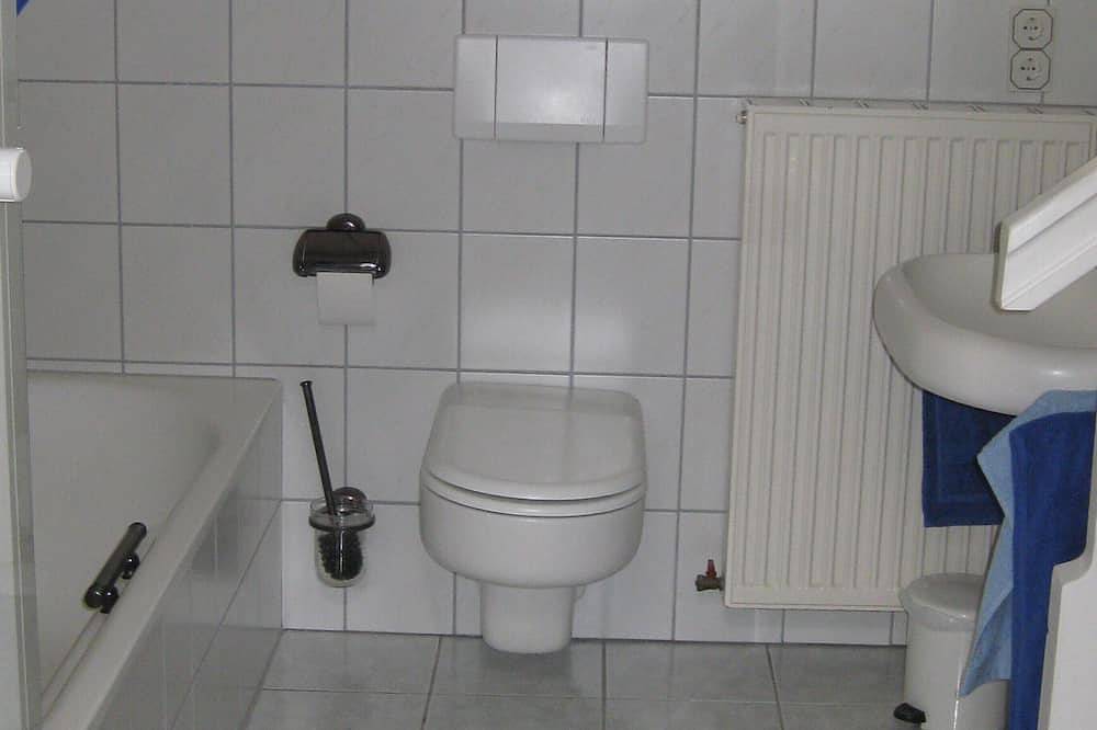 Großzügiges Ferienhaus,strandnah, Wlan, Haustiere willkommen, ruhige Wohngegend in Burhave, Butjadingen