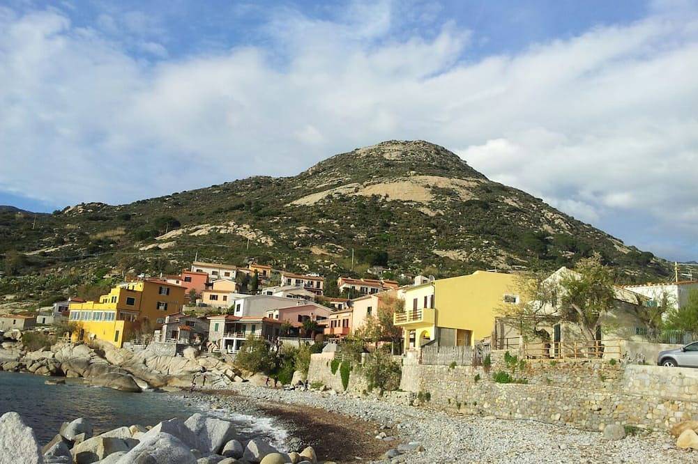 Casa nel borghetto marinaro, a pochi passi dal mare in Campo nell'Elba, Isola d'Elba