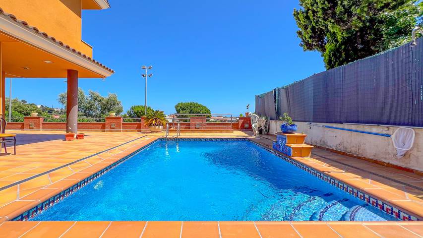 Casa rural para 13 personas, con terraza en Santa Susana - 2