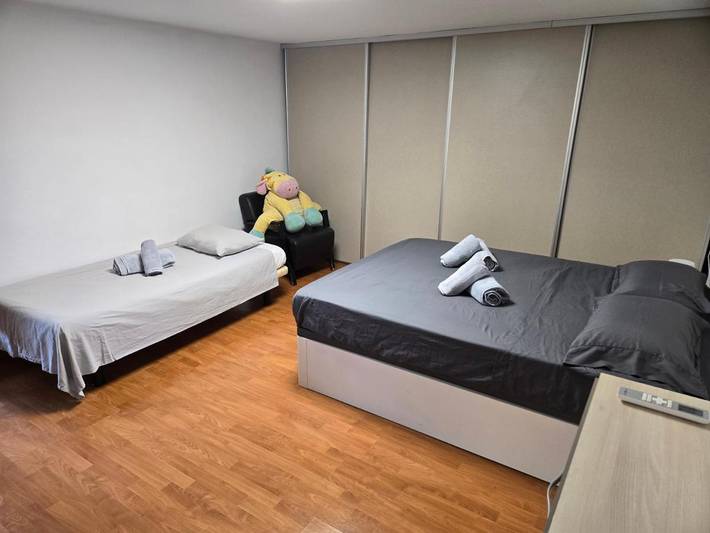 Location de vacances pour 10 personnes, avec piscine ainsi que jardin et bassin pour enfant, animaux acceptés à Manises - 3
