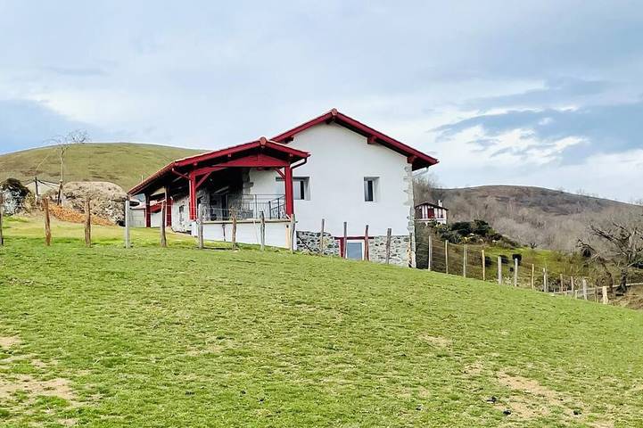 Location de vacances pour 4 personnes, avec Jardin à Jaxu