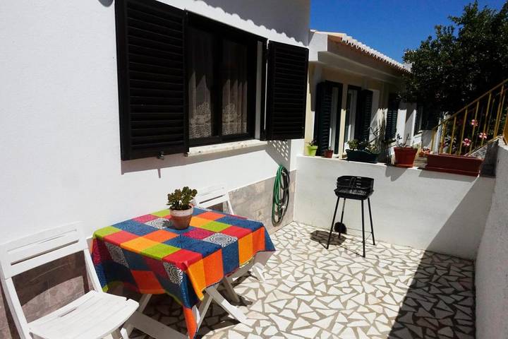 Ferienhaus für 3 Personen, mit Terrasse und Ausblick in Carrapateira