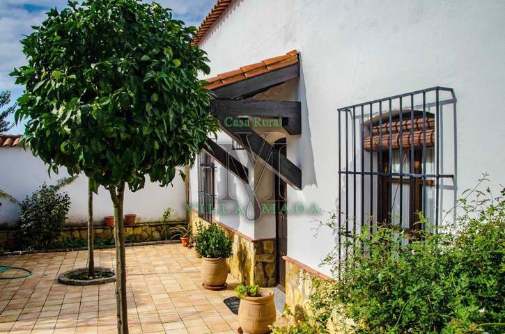 Casa rural para 10 personas, con piscina además de vistas y jardín en El Real de la Jara