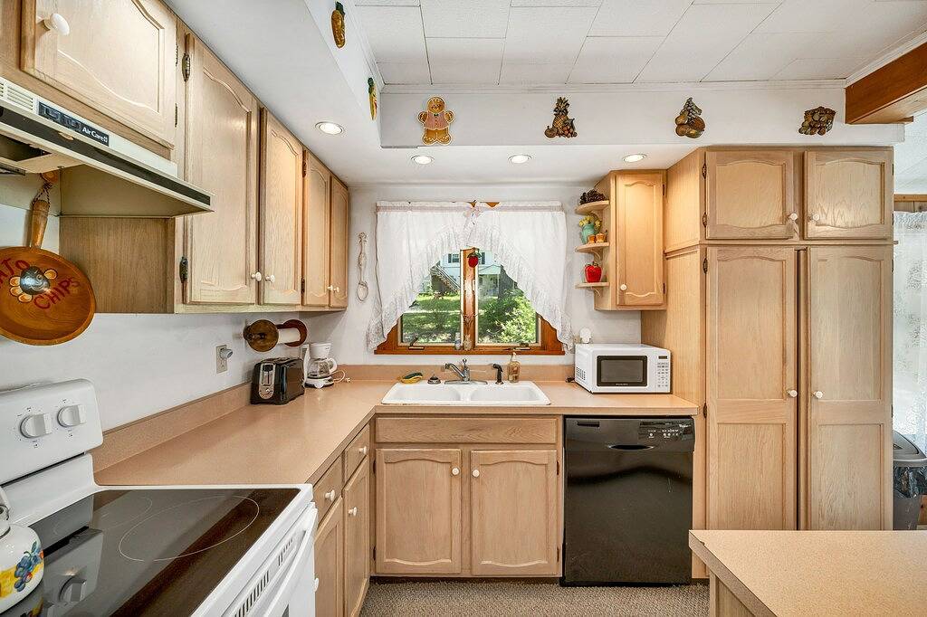 Winnipesaukee Home Plus Apartment For 10 Beach Dock Sunsets in Moultonborough, Lake Winnipesaukee