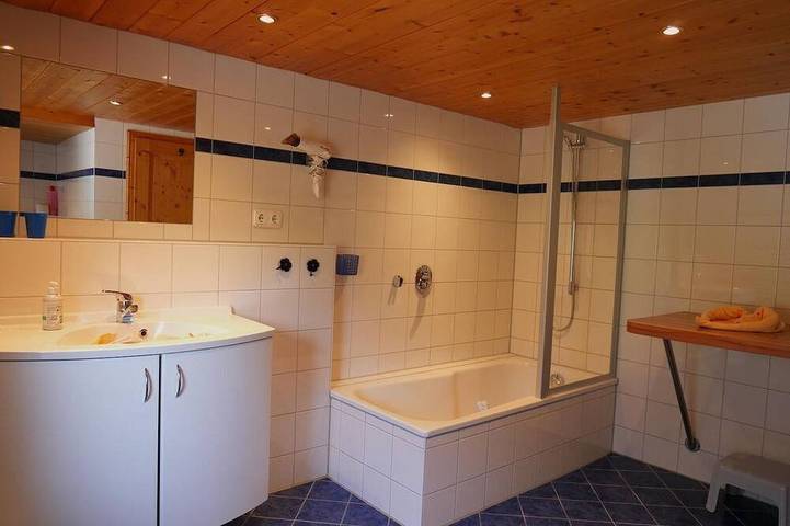 Ferienhaus für 2 Personen, mit Whirlpool und Terrasse sowie Garten und Sauna in Bad Hindelang - 4