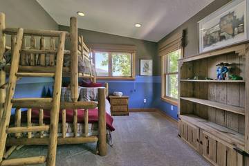 Vacation Home for 12 Guests in South Lake Tahoe, El Dorado County, Picture 1