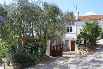 Gîte pour 6 personnes, avec jardin à Tanneron