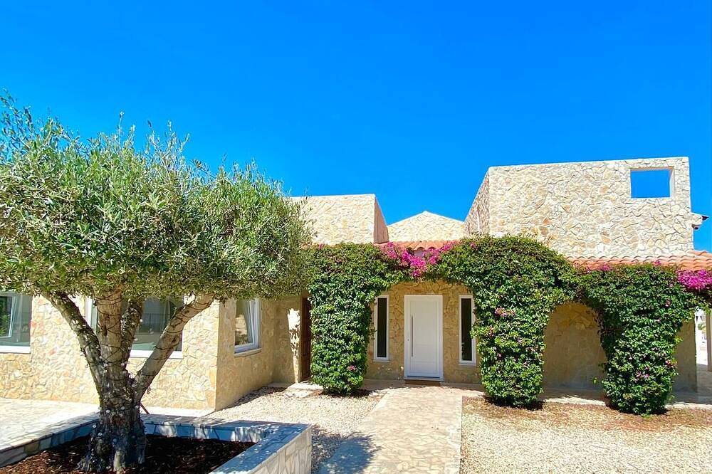 Einzigartige Villa in der Nähe des Ozeans • großzügiger Poolbereich in Arrifana, Aljezur