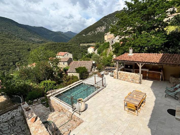 Gîte pour 5 personnes, avec piscine ainsi que balcon et vue, adapté aux familles dans Zoza
