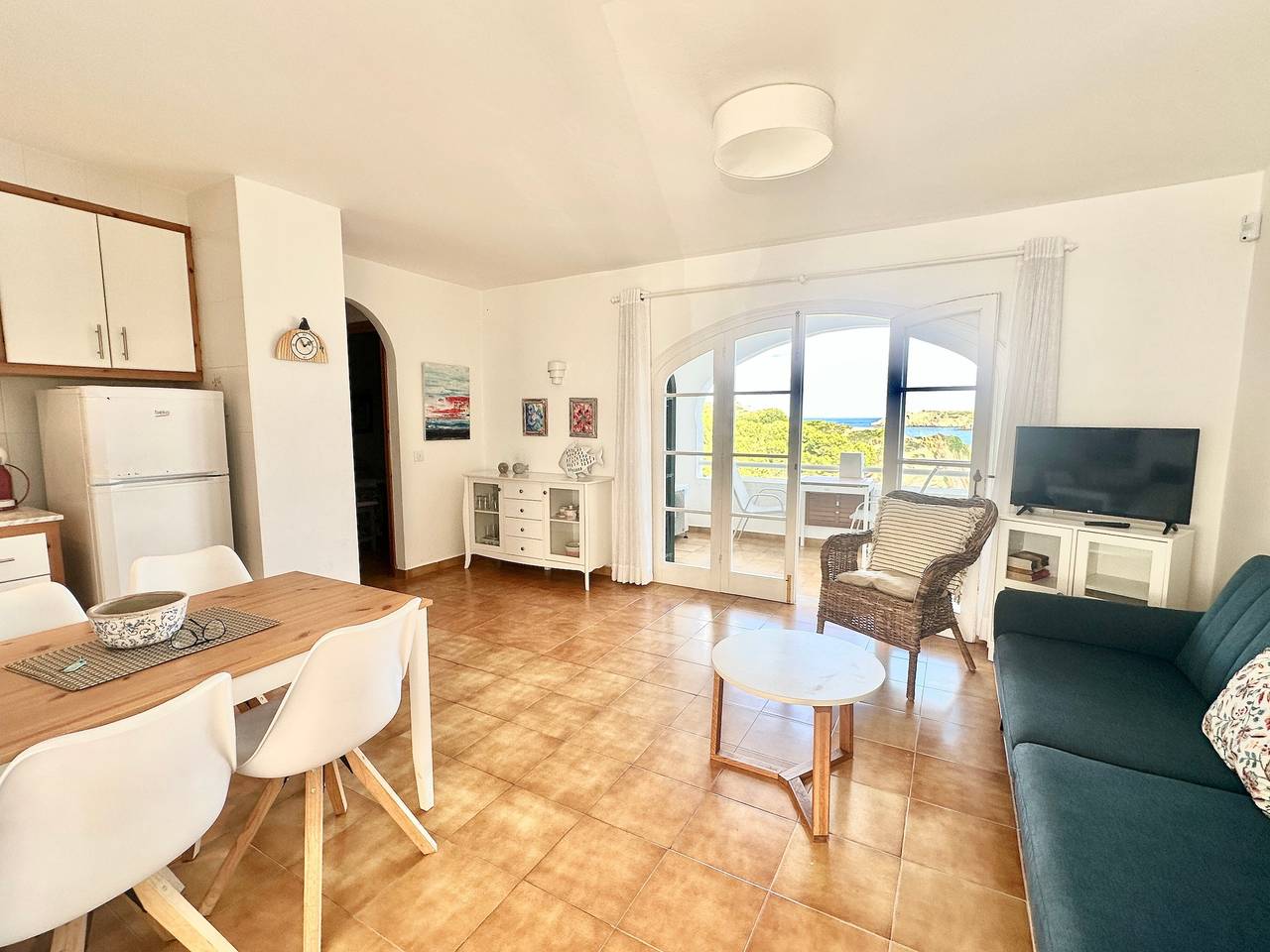 Apartamento entero, Hermoso apartamento con Wi-Fi, piscina, terraza y vista al mar in Arenal d'en Castell, Es Mercadal