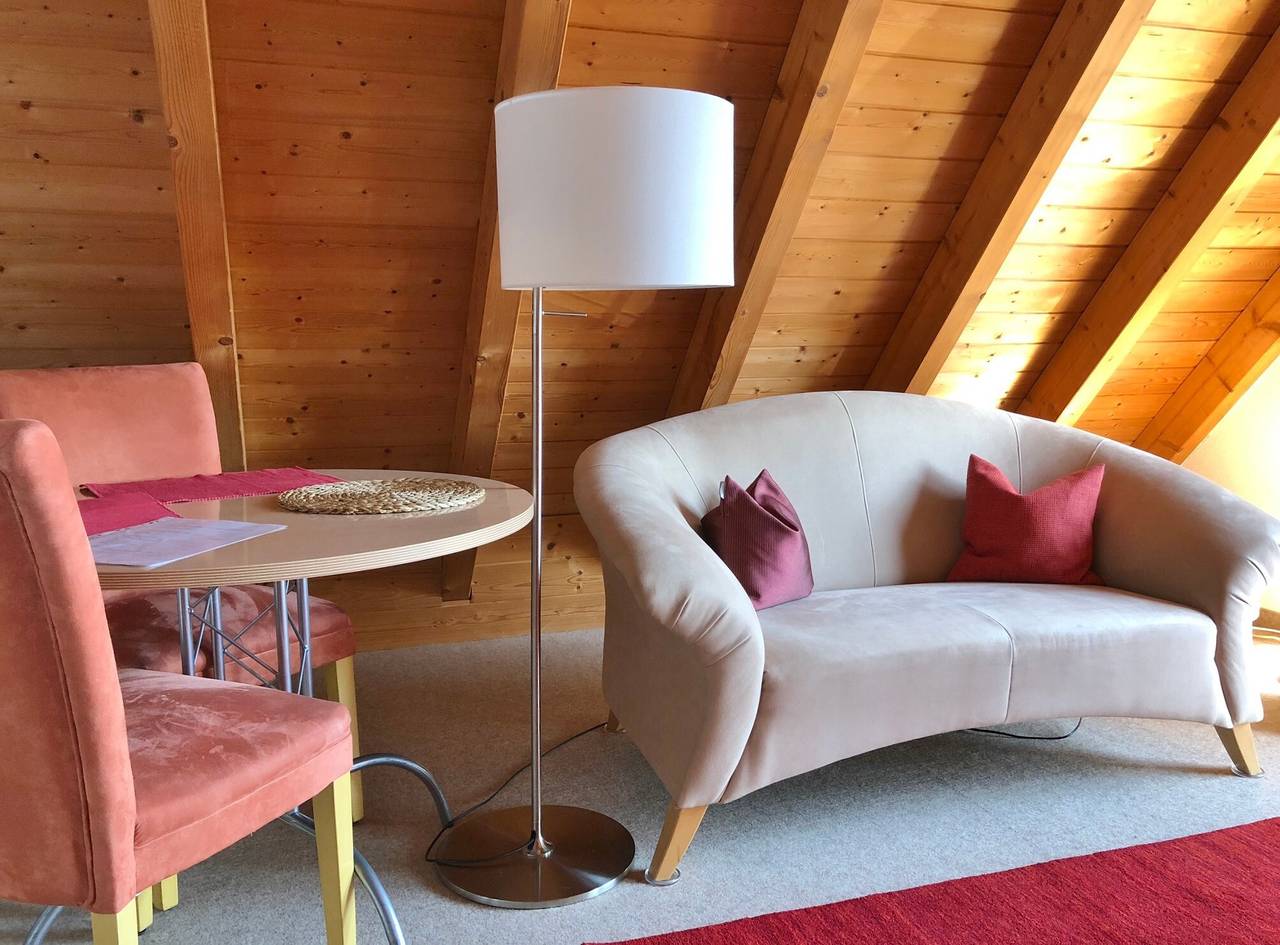 Apartamento entero, Apartamento 'Studio- con balcón 40m²' con vistas a la montaña, terraza compartida y Wi-Fi in Hinterzarten, Selva Negra (zona sur)