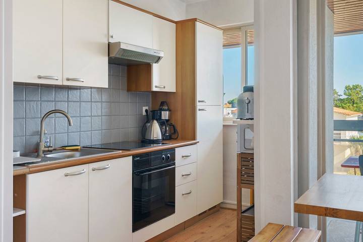Apartamento entero, Apartamento 'Pontaillac Royan T2 Belle Terrasse' con jardín privado y balcón in Vaux-sur-Mer, Côte de Beauté