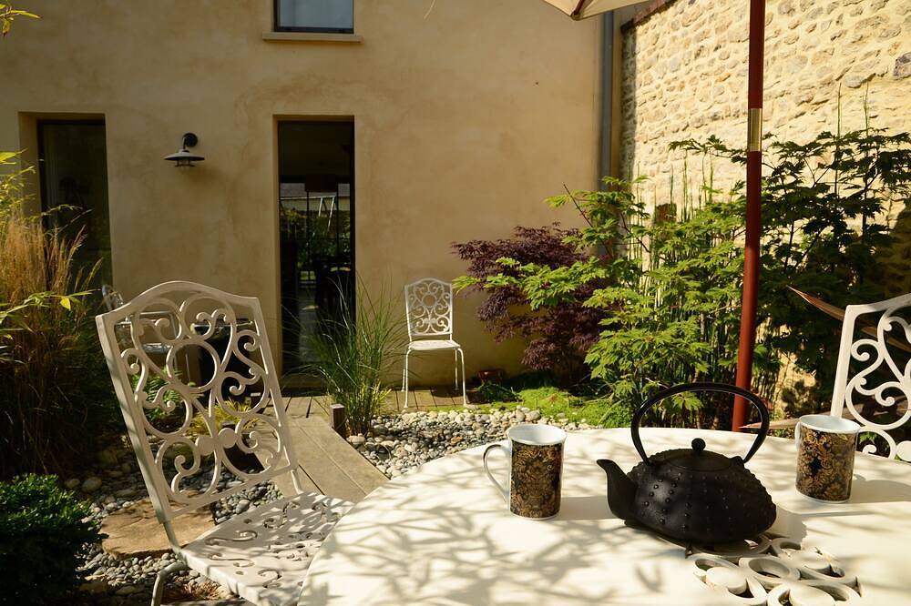 Gîte haut de gamme calme, lumineux , en plein centre de Bayeux, avec jardin in Bayeux, Région de Bayeux