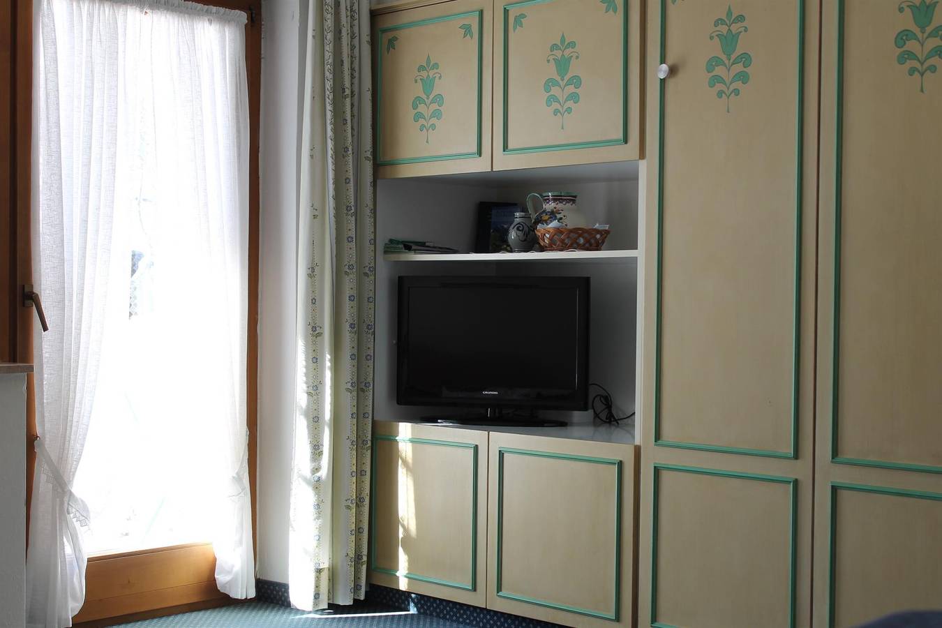 Entire holiday apartment, Hubertushof, Ferienappartementhaus in Mittenwald, Bavarian Alps