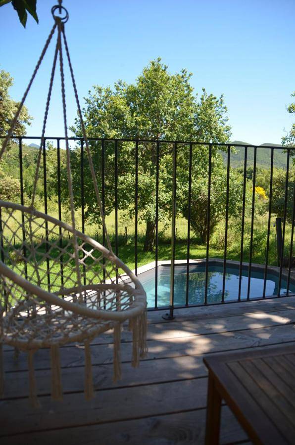 Location de vacances pour 6 personnes, avec Terrasse et Jardin ainsi que Piscine et Vue à Roche-Saint-Secret-Béconne - 2