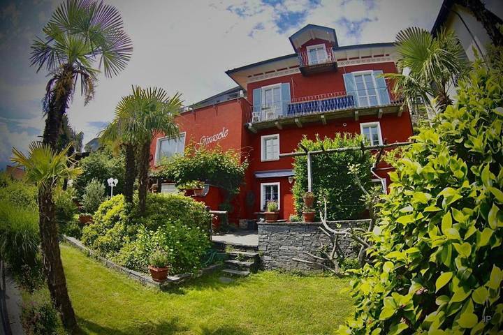 Ferienwohnung für 2 Personen, mit Balkon und Terrasse sowie Garten und Seeblick