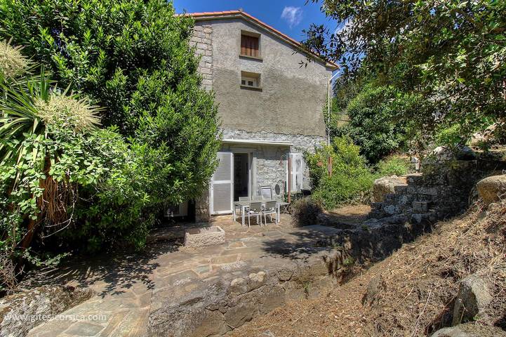 Gîte pour 4 personnes, avec vue ainsi que terrasse et jardin - 1