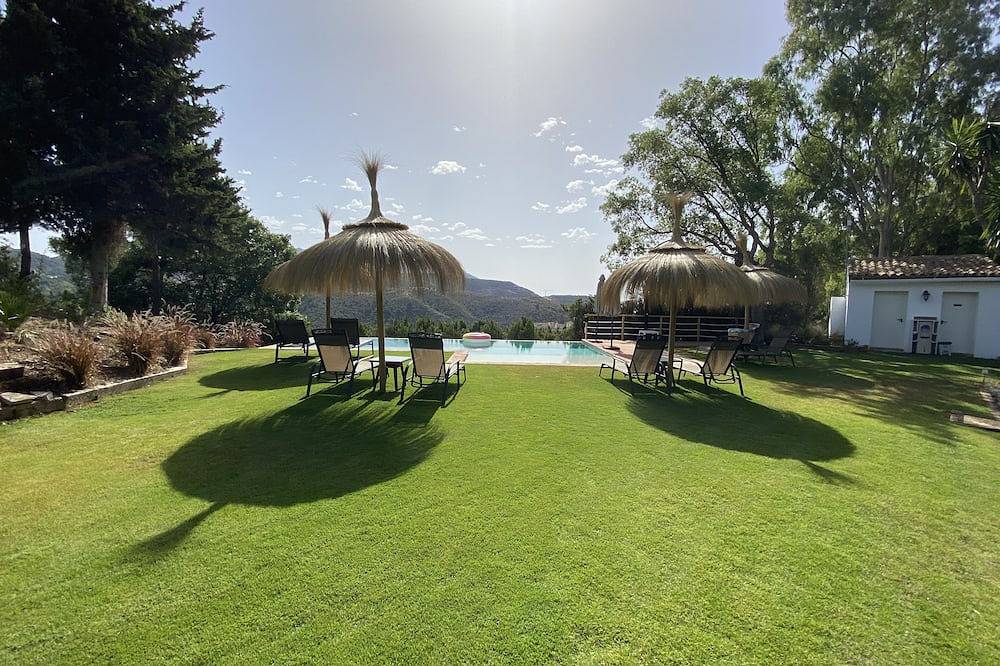 Luxury villa Lampara Great views Heated infinity pool included. in El Madronal, Benahavís