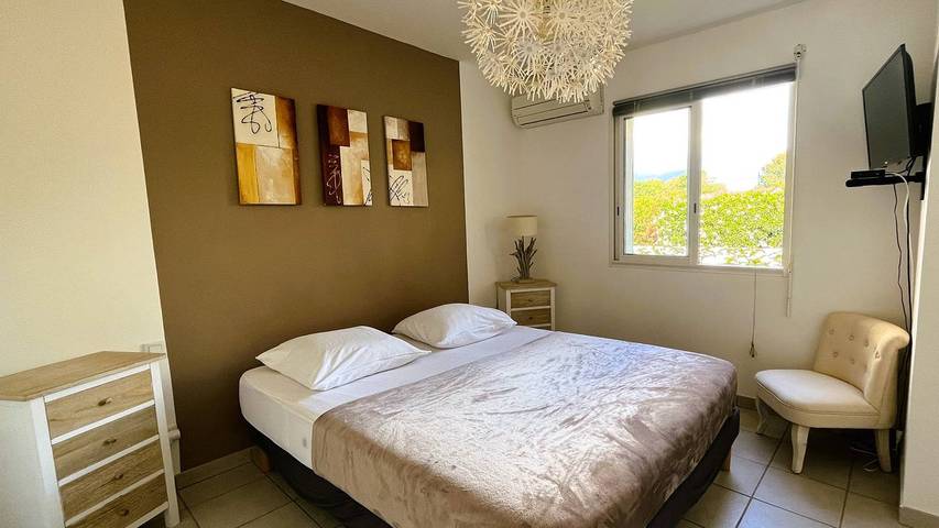 Gîte pour 4 personnes, avec piscine, adapté aux familles à Lecci - 4