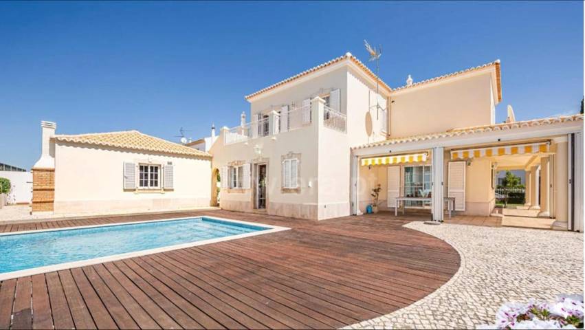 Villa para 8 pessoas, com jardim e piscina em Tavira