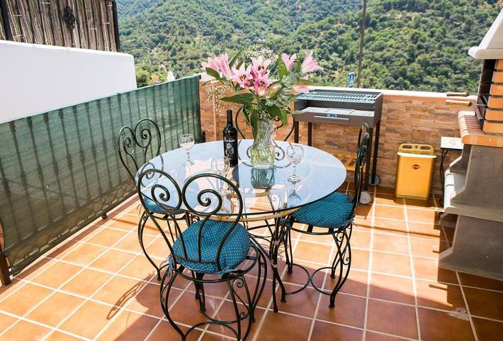 Apartamento para 9 personas, con Balcón además de Terraza y Vistas en Jubrique