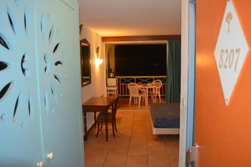 Gîte pour 2 personnes, avec jardin et vue dans Anse Caritan