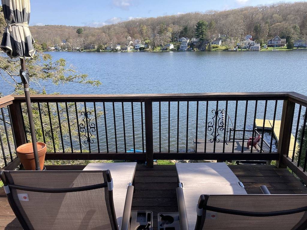 Cozy Lakefront Bungalow w firepit/dock/kayaks in Litchfield County