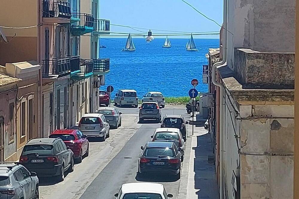 Entire apartment, Fabulous apartment, sea view ideal for families & groups of friends. in Augusta (Sicily), Augusta (Municipality)