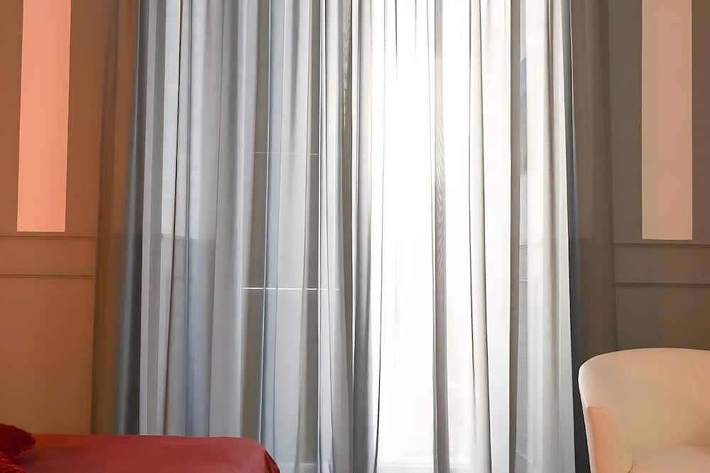 Bed and Breakfast 'Camera Queen - Orchidea Celeste' con Vista Mare, Wi-Fi e Aria Condizionata in Manfredonia, Gargano